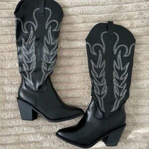 Black cowgirl boots! NEVER WORN size 8.5